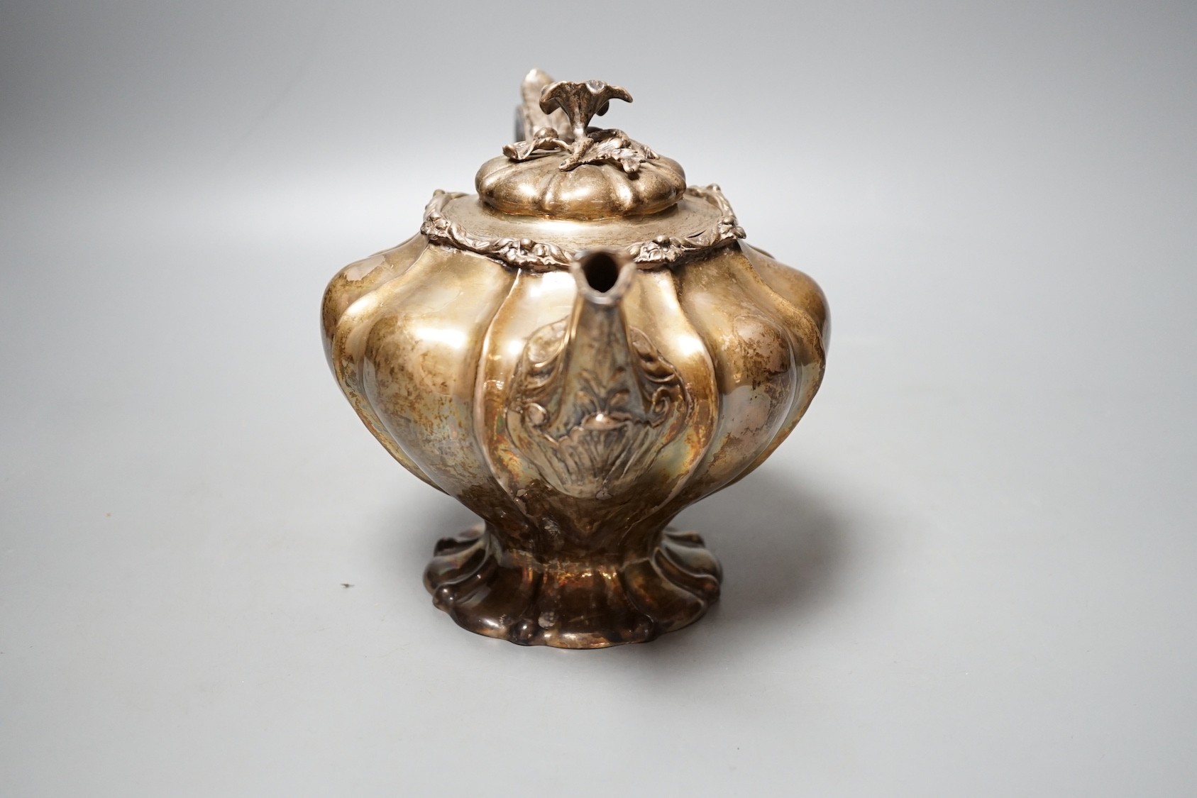 An early Victorian silver pedestal teapot by The Angells, London, 1840, 26.5oz.